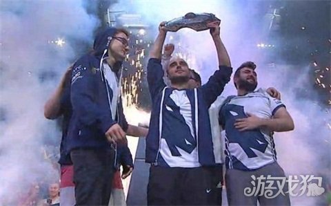 姆斯不斷自 姆斯不斷自