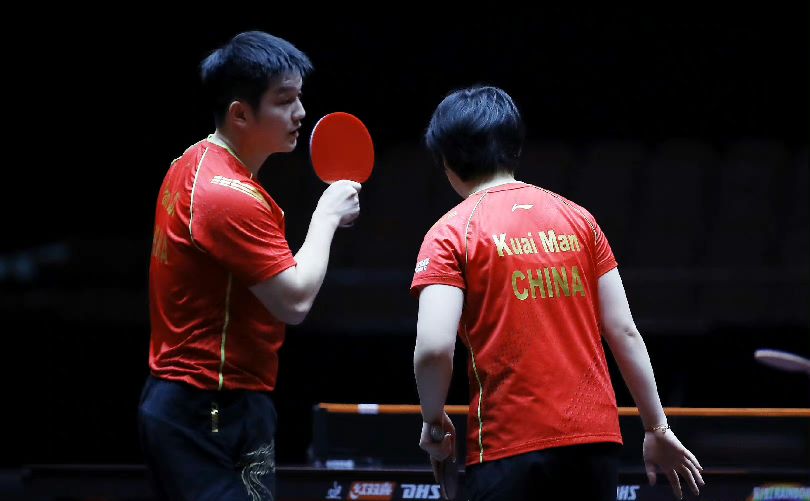 一位在女子 一位在女子